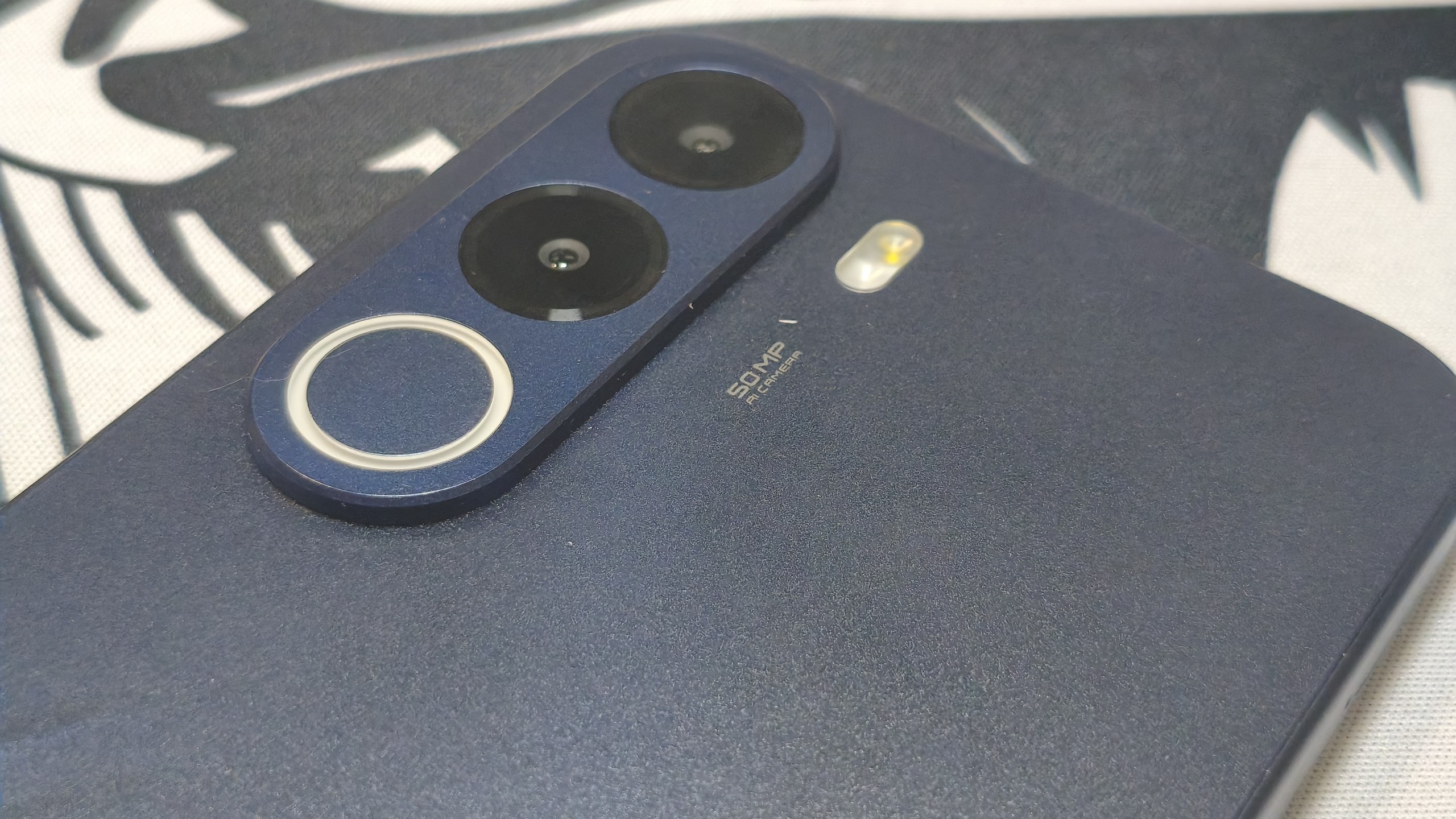 Макроплан блока камер с маркировкой 50MP AI CAMERA