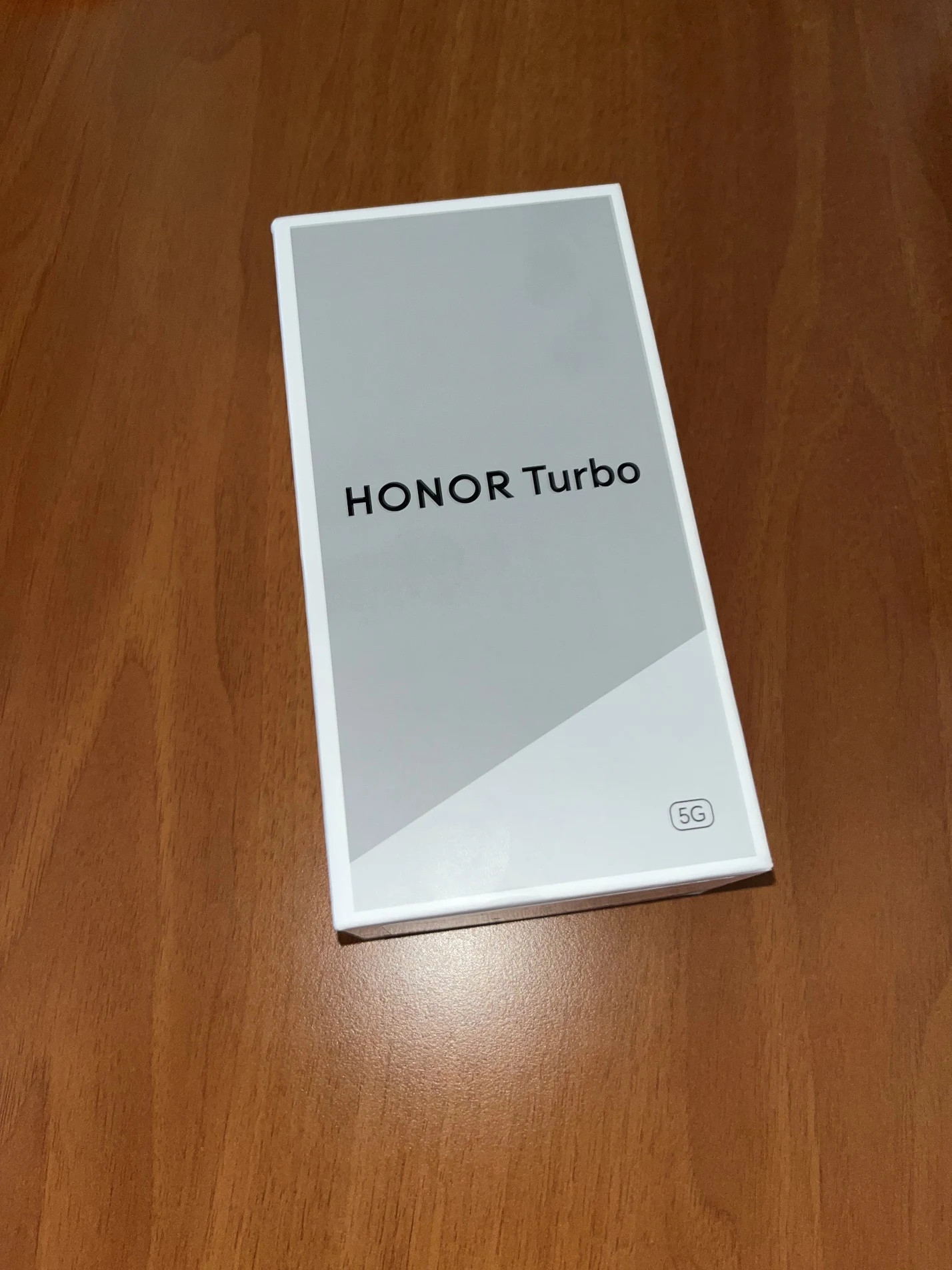Упаковка смартфона Honor Turbo 5G